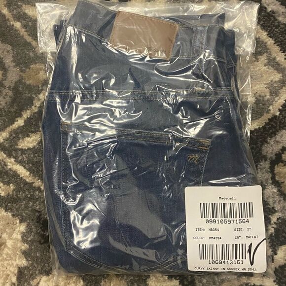 J. Crew Curvy High-Rise Skinny Jeans in Sussex Wash: TENCEL™ Denim Edition* - Picture 6 of 7